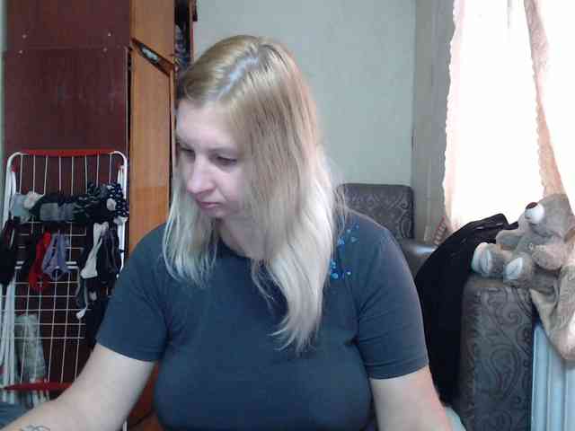 BustyBlondy webcam