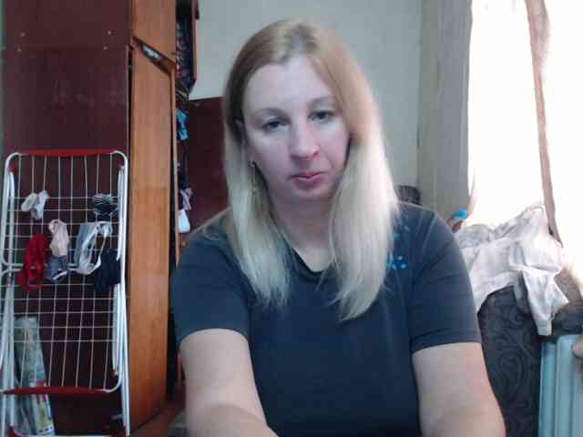 BustyBlondy webcam