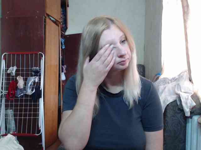 BustyBlondy webcam