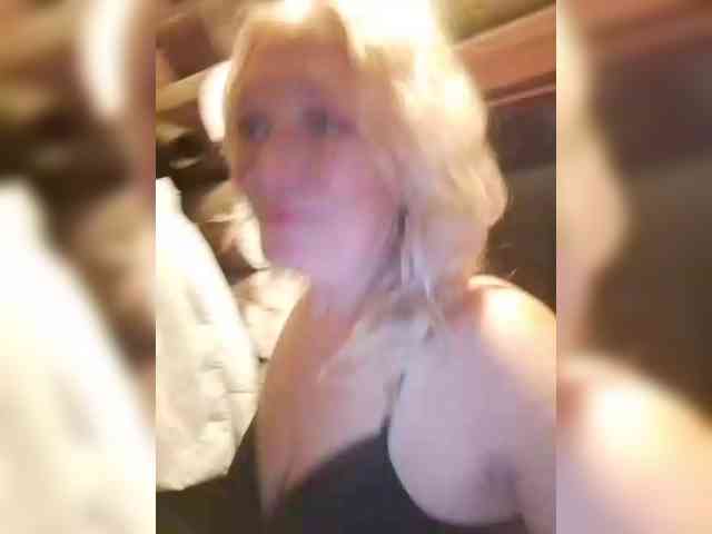 LizSage webcam