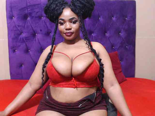 sexyeboncurvy webcam