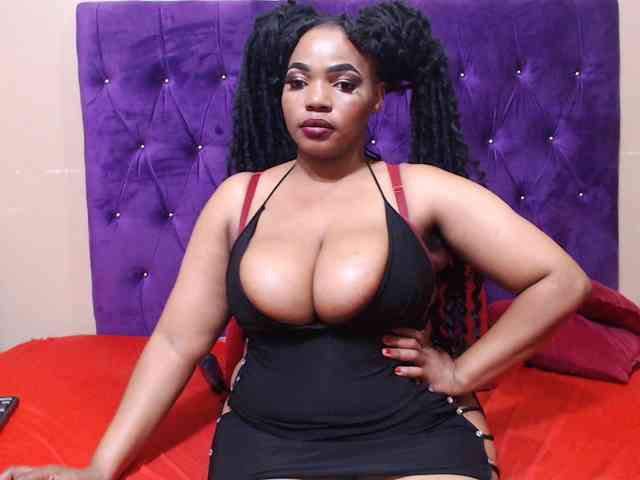 sexyeboncurvy webcam