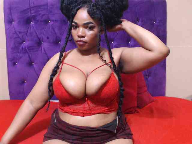 sexyeboncurvy webcam