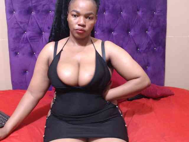 sexyeboncurvy webcam