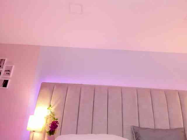 EllaThorne webcam