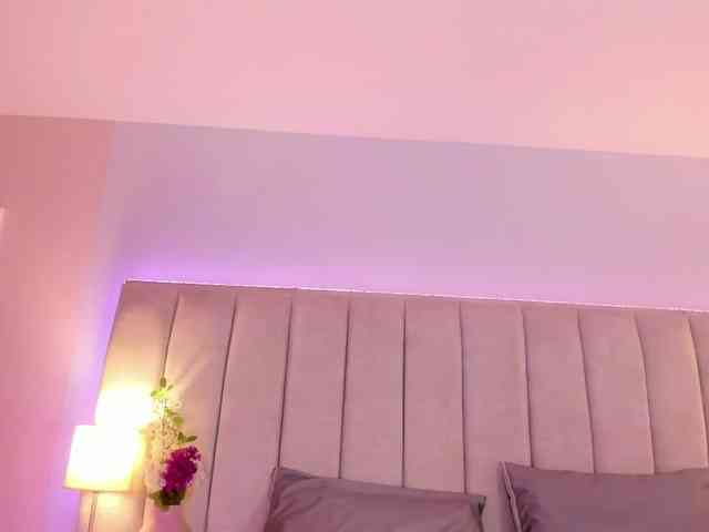 EllaThorne webcam