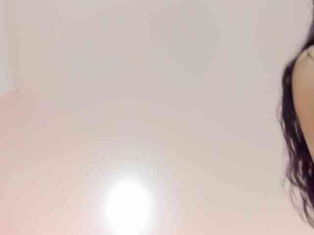 EllaThorne webcam