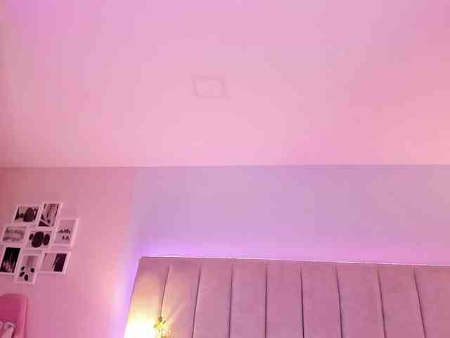 EllaThorne webcam