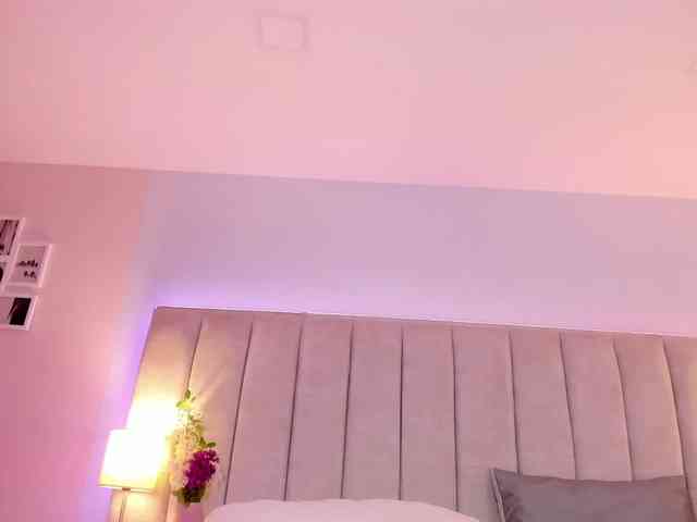 EllaThorne webcam