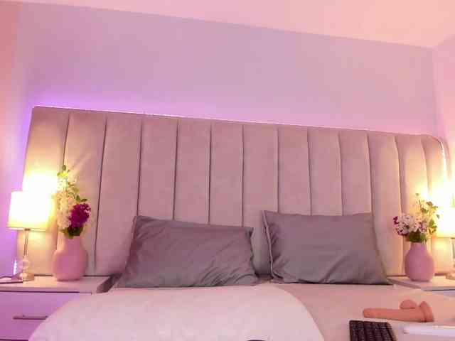 EllaThorne webcam