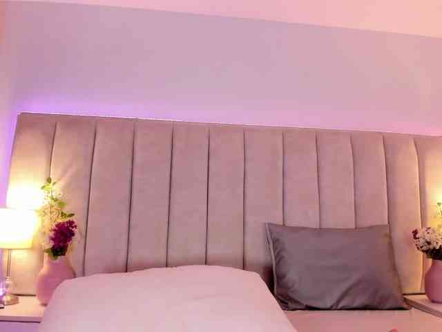 EllaThorne webcam