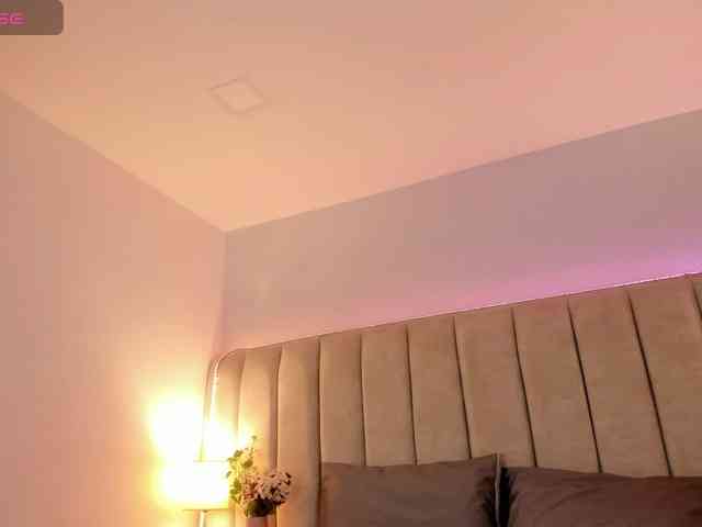 EllaThorne webcam