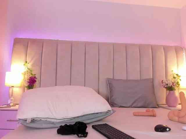EllaThorne webcam