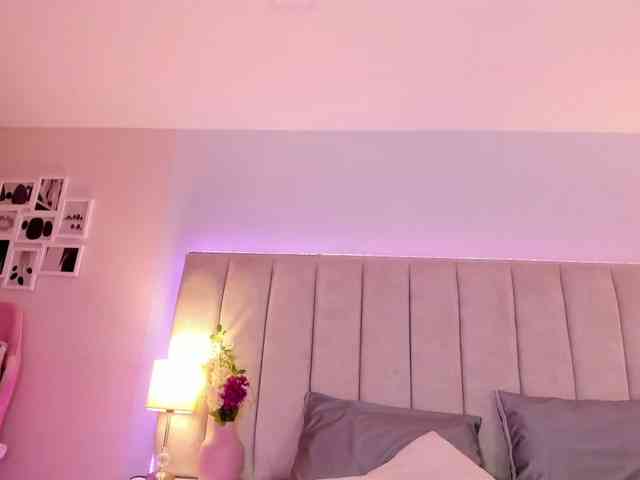 EllaThorne webcam