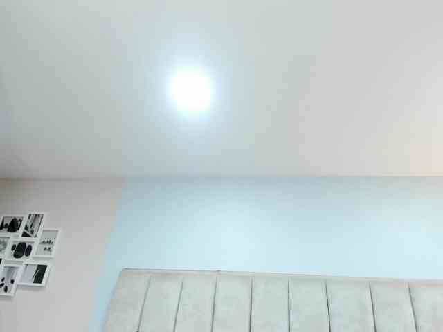 EllaThorne webcam