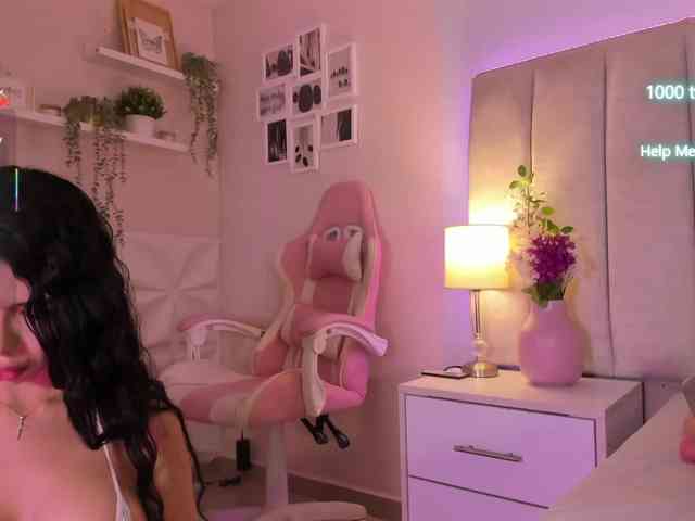 EllaThorne webcam