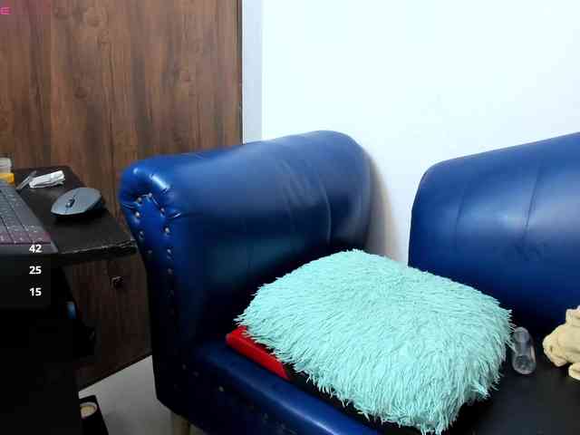 Skinny-Mature webcam