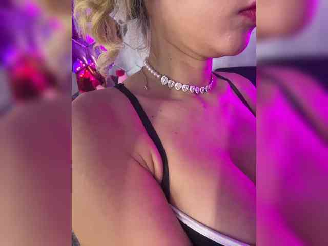 LucyRouse webcam