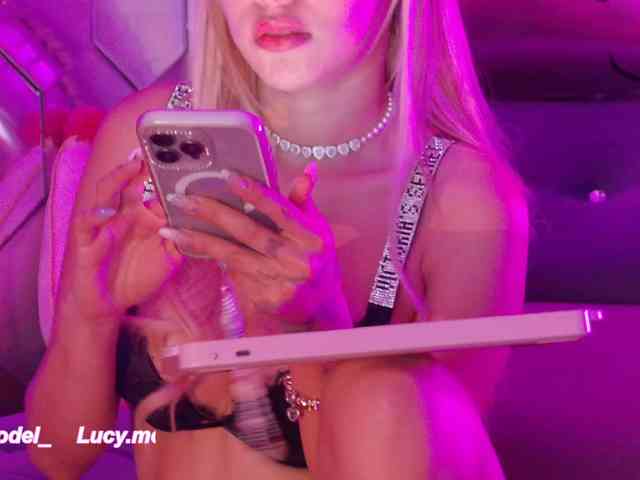 LucyRouse webcam