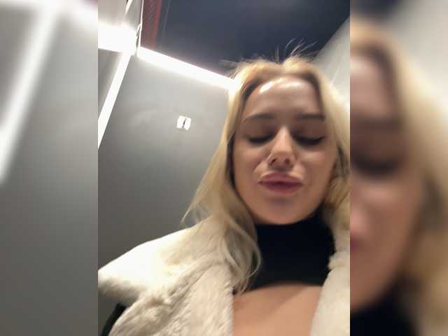 Entrez le videochat erotique avec le
modèle _Katrinka_ _Katrinka_