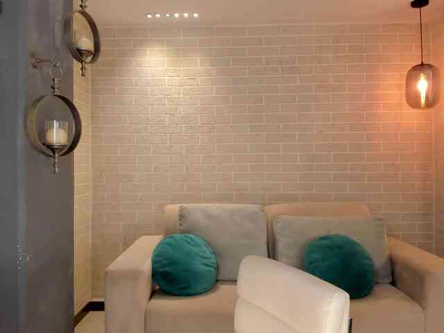 NiaHolland webcam
