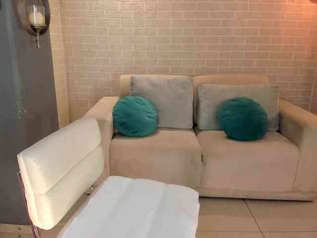 NiaHolland webcam