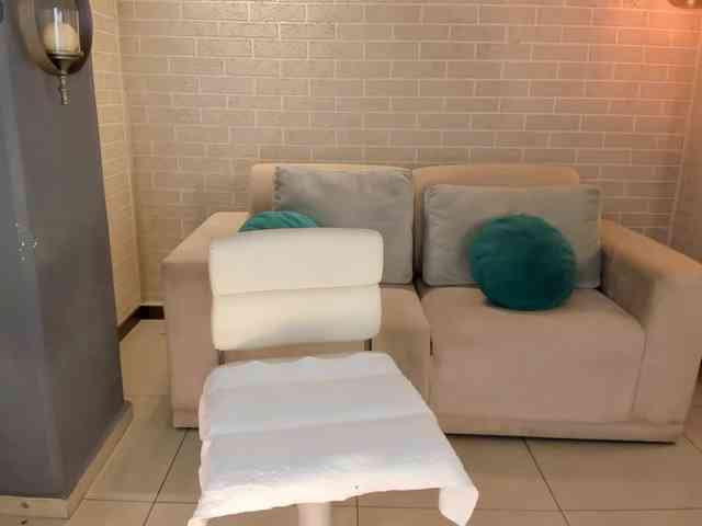 NiaHolland webcam