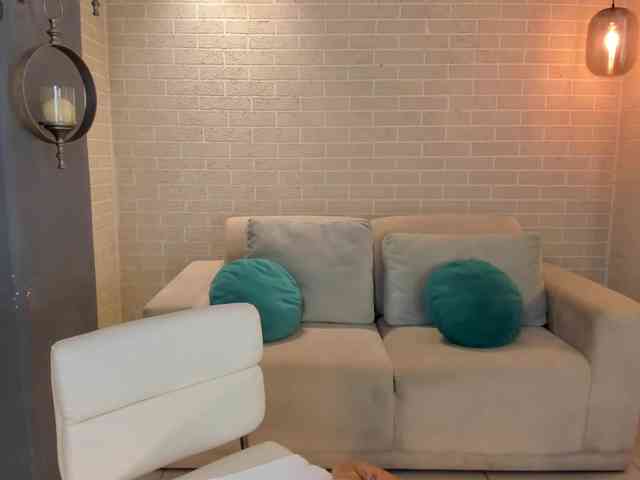 NiaHolland webcam