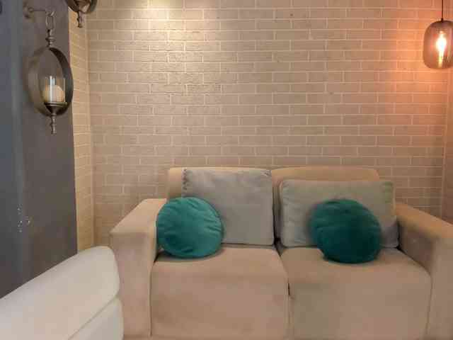 NiaHolland webcam