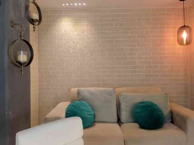 NiaHolland webcam