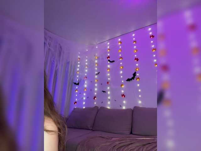 Entra en el chat con el modelo DearAmiira DearAmiira