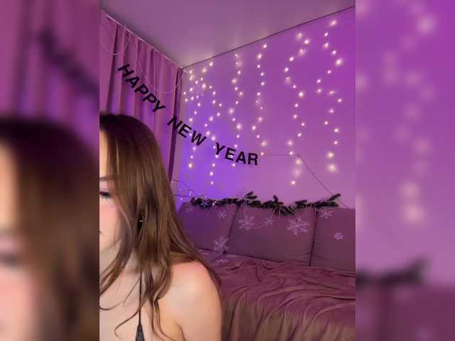 Entra en el chat con el modelo DearAmiira DearAmiira