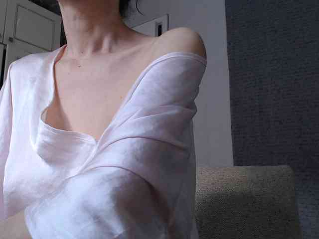 DeesseDivine webcam