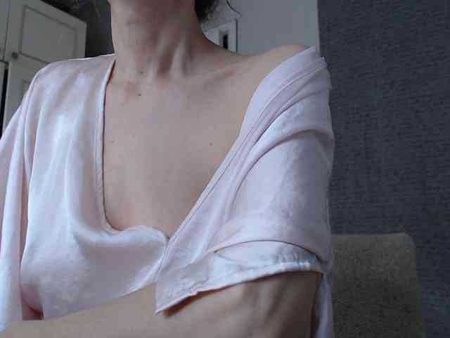 DeesseDivine webcam