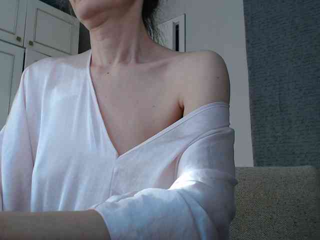 DeesseDivine webcam