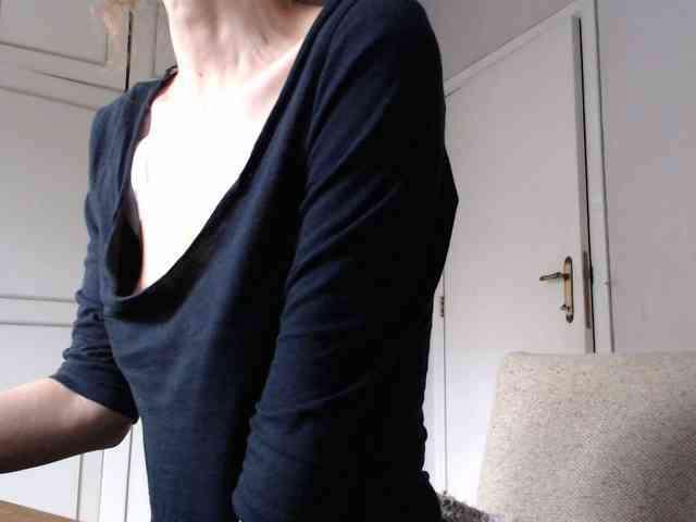DeesseDivine webcam