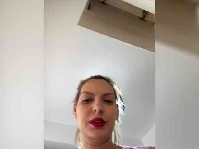 AmelieX69 webcam