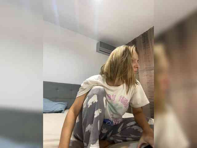 AmelieX69 webcam