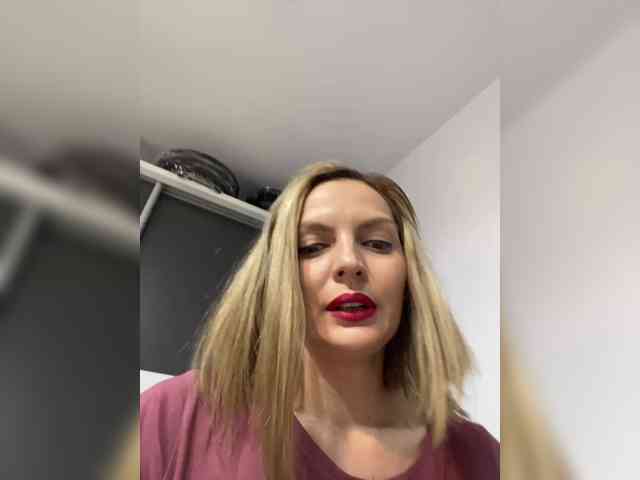 AmelieX69 webcam