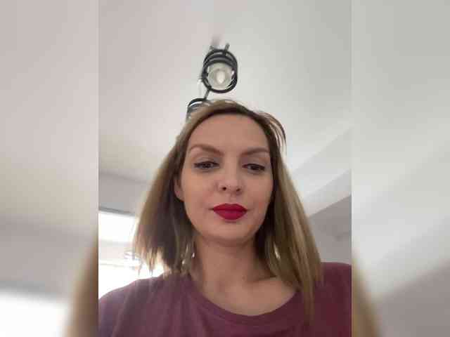 AmelieX69 webcam