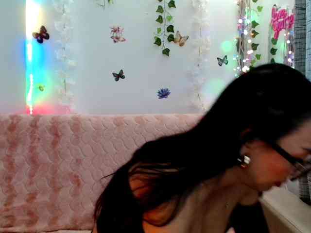 DivineAnne webcam