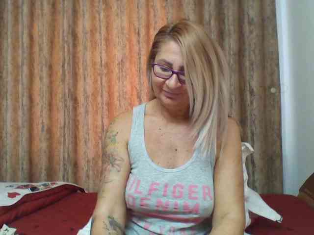 ChaudeEvely webcam