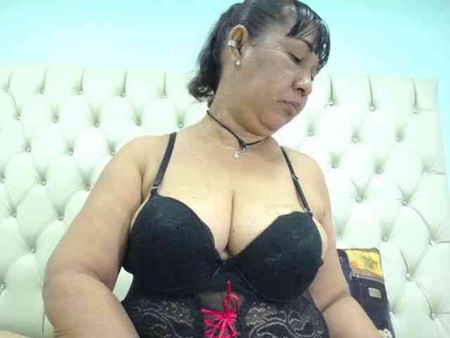 MilfPleasure1 webcam