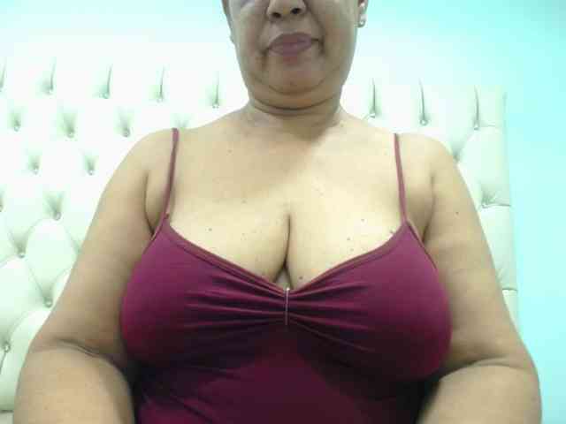 MilfPleasure1 webcam