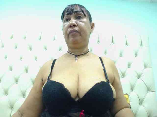 MilfPleasure1 webcam