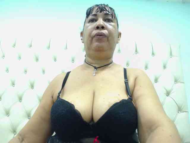 MilfPleasure1 webcam