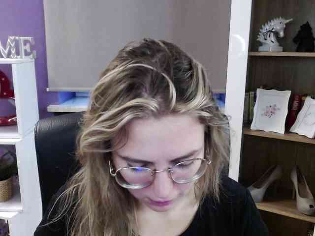 Soft-Zoey webcam
