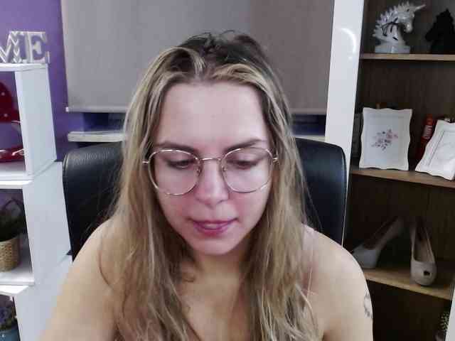 Soft-Zoey webcam