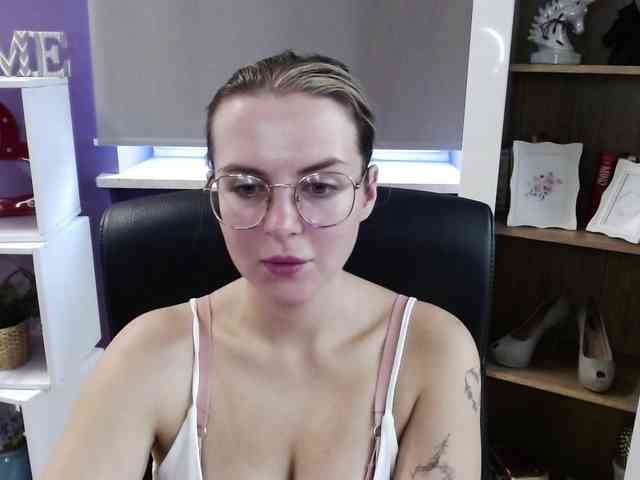 Soft-Zoey webcam
