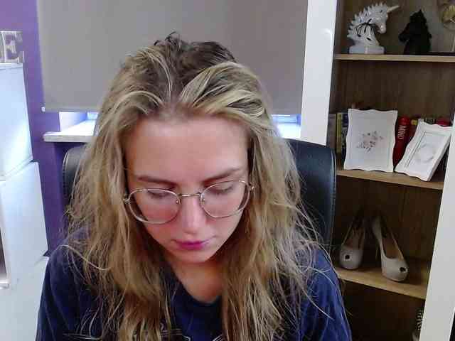 Soft-Zoey webcam